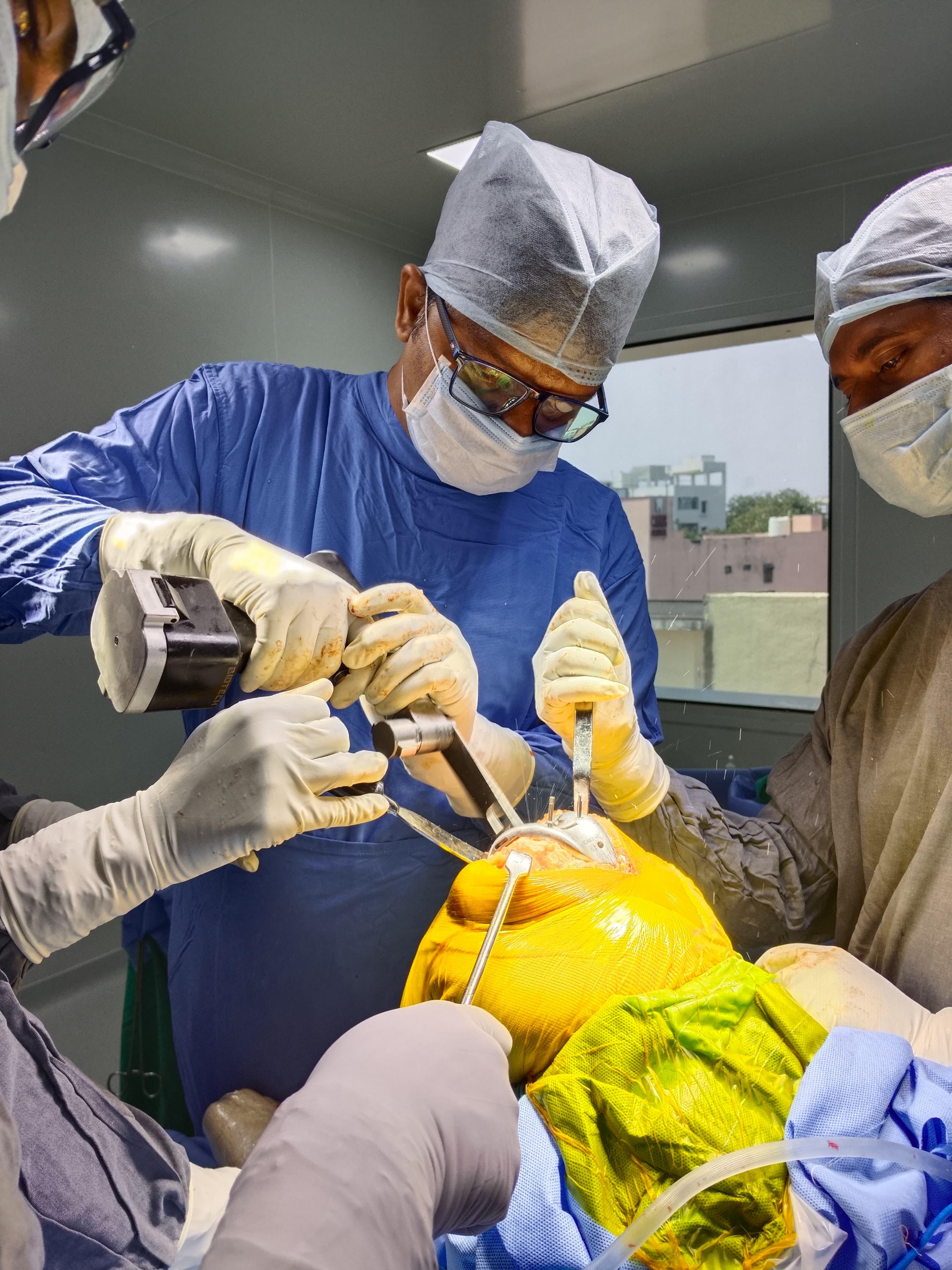 Dr Pavan K Yadav - performing knee joint replacement