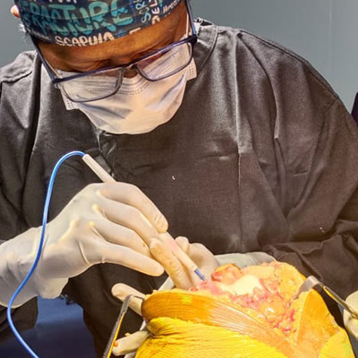 Dr Pavan K Yadav - performing knee joint replacement